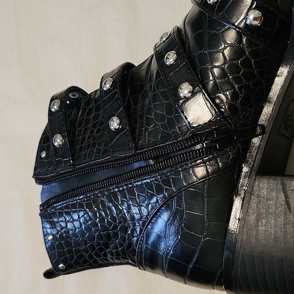 NWOT Women's Black Buckle Zip Up Boots By Fergie Size 6 - Picture 8 of 10